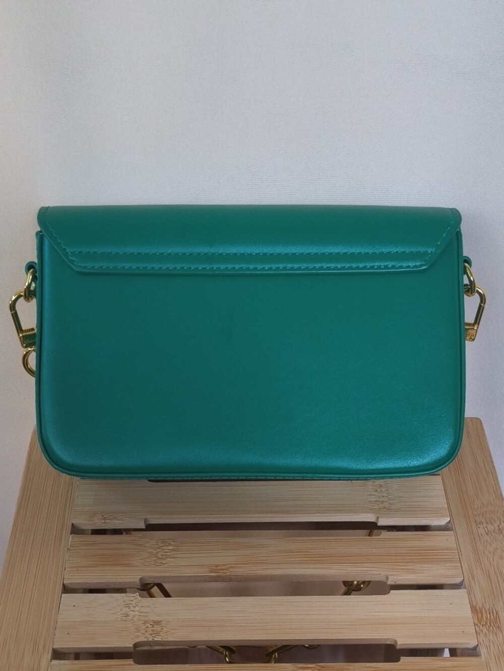 NWOT Jacquemus Emerald Green Shoulder Bag with Gold Chain Strap - Picture 2 of 6